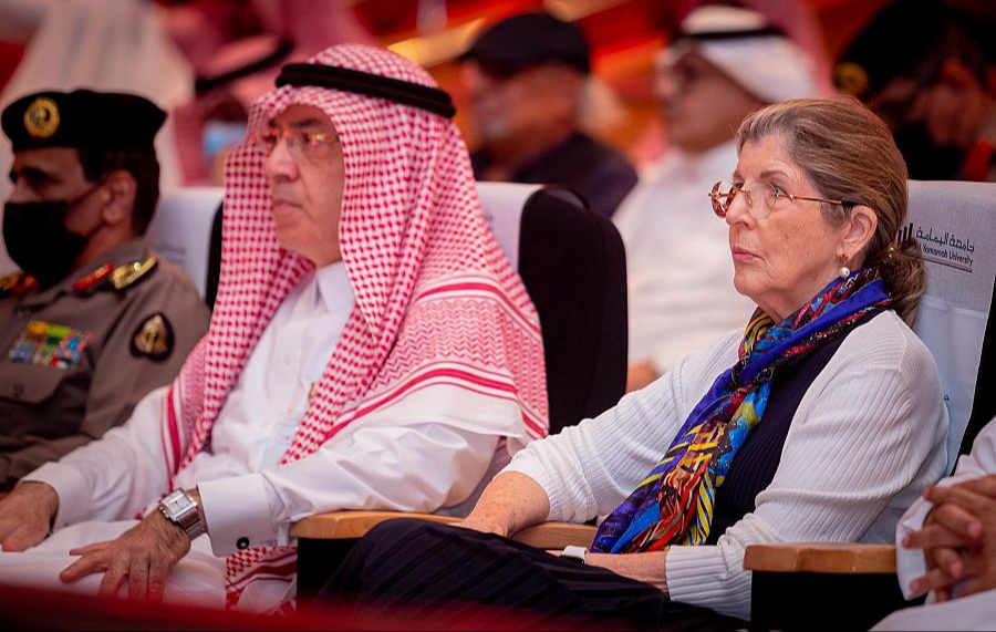 تتويج الفائزين بجائزة غازي القصيبي في نسختها الأولى