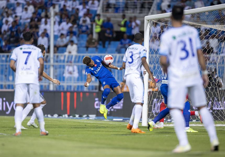 بعد تغلبه على أبها .. الهلال يشاطر الاتحاد الصدارة