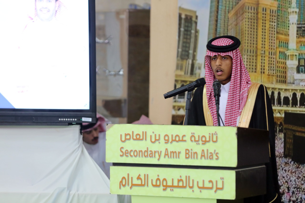 طالب في وادي الدواسر يصف مُديره في يوم تقاعده بـ "السراج المنير"