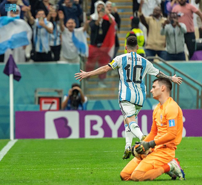 منتخب الأرجنتين بقيادة ميسي يفوز على كرواتيا بثلاثية ويتأهل للنهائي