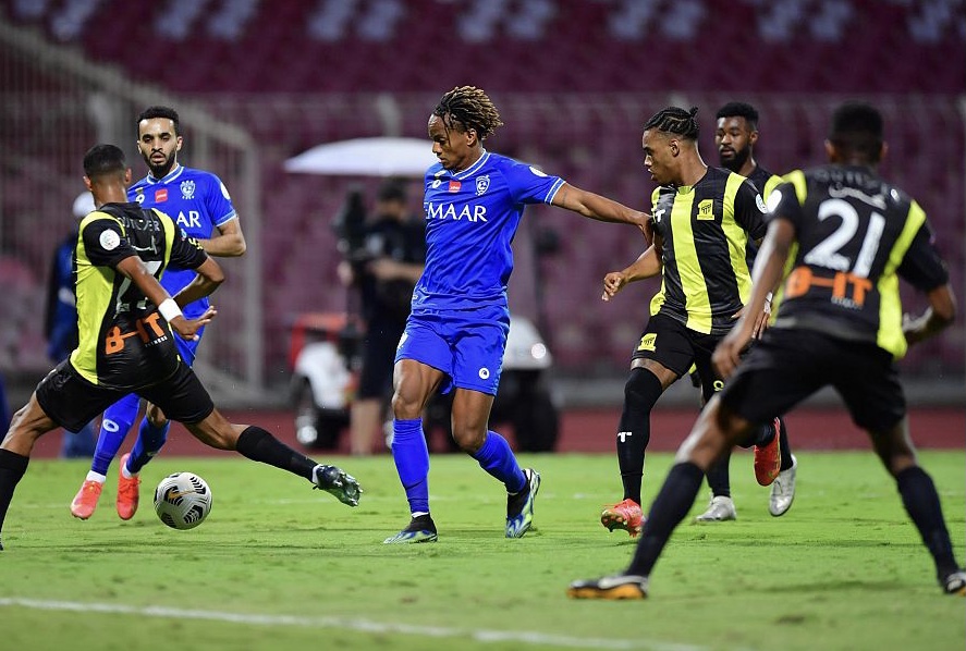 الاتحاد يتغلب على الهلال في الكلاسيكو بهدفين نظيفين