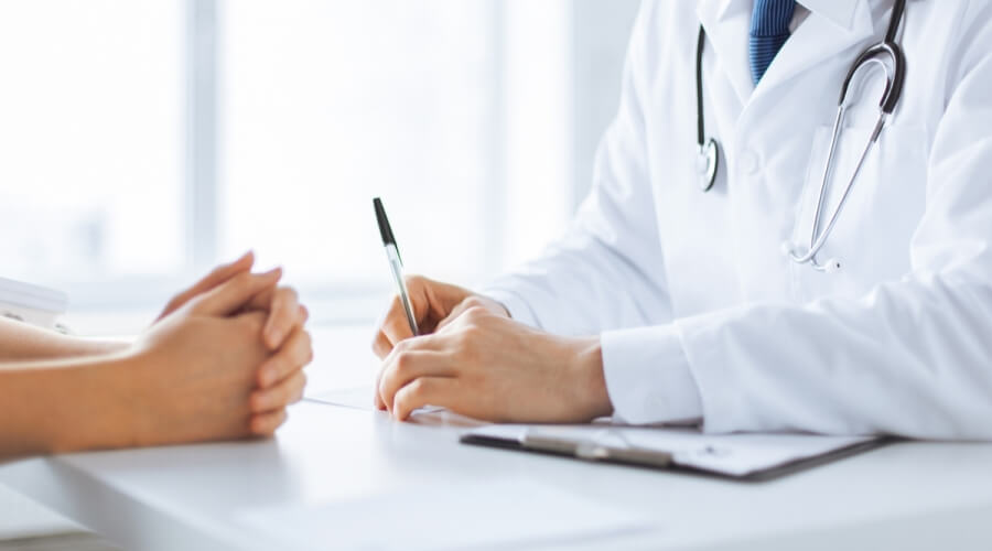 موظفي الصحة قلقون من التحول والوزارة تُطمئنهم