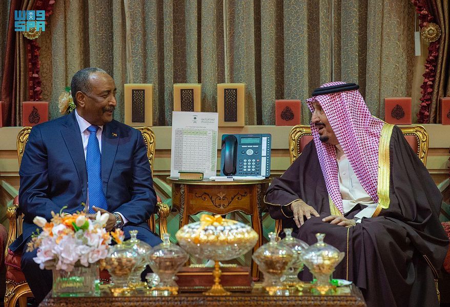 خادم الحرمين الشريفين يستقبل رئيس مجلس السيادة الانتقالي بجمهورية السودان ويقيم مأدبة عشاء تكريماً لفخامته