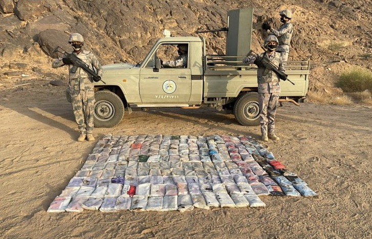 إحباط محاولات تهريب (760) كيلو جراماً من مادة الحشيش و(45) طناً و(624) كيلو جراماً من نبات القات والقبض على المتورطين