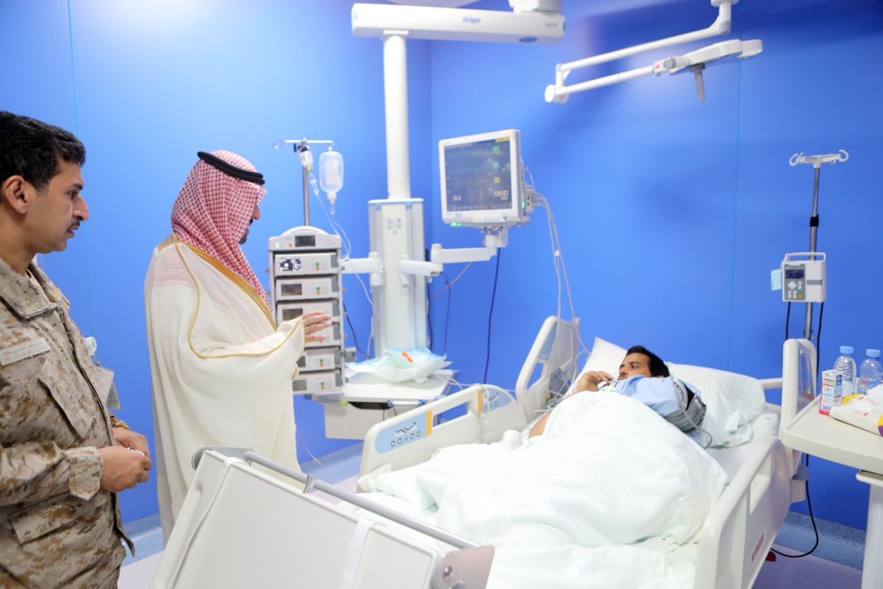 مُحافظ وادي الدواسر يُشارك المنومين بمستشفيات المحافظة فرحة العيد