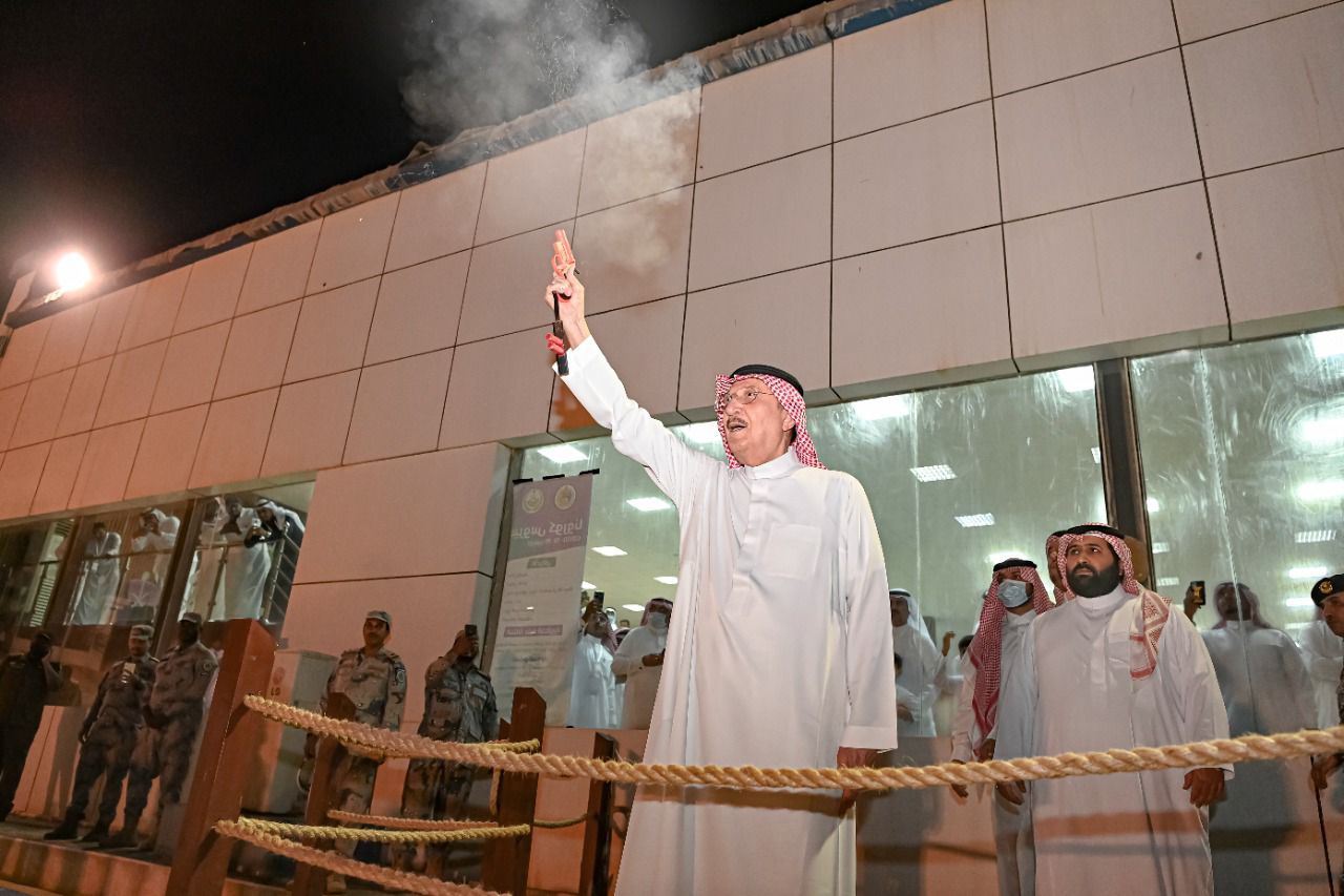 سمو أمير منطقة جازان يشارك بحضور سمو نائبه أهالي فرسان صيد سمك الحريد