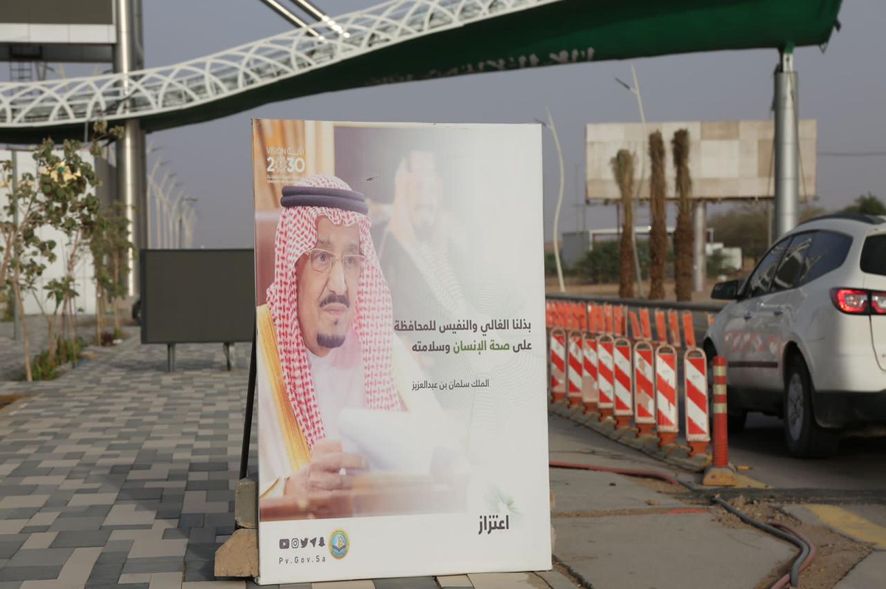 هيئة الأمر بالمعروف بمحافظة الشماسية تنشر محتوى حملة"اعتزاز" في نقطة تفتيش أم سدرة