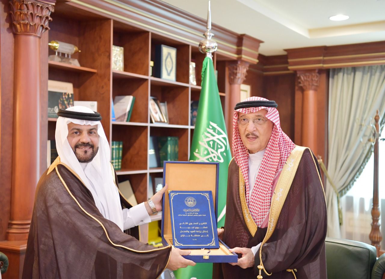 سمو أمير جازان يتسلم تقرير عن المرحلة الثانية لتجربة زراعة العود والصندل بالمنطقة