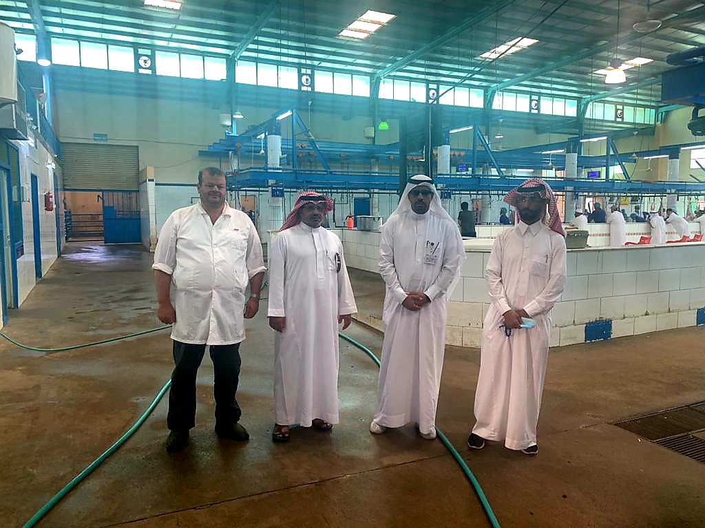 الويمني يزور مكتب أبها وإدارة المياه ونائبه يتفقد أسواق النفع العام