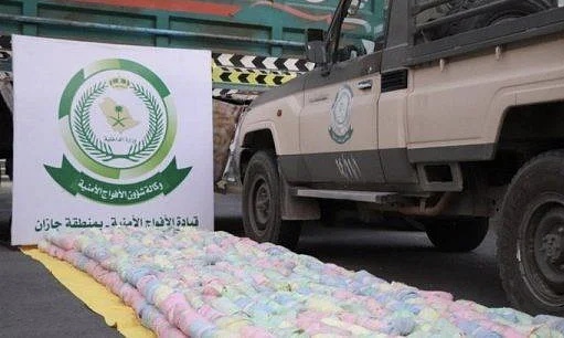 أفواج جازان تقبض على شخص بحوزته (175) كيلو جرامًا من نبتة القات المخدر