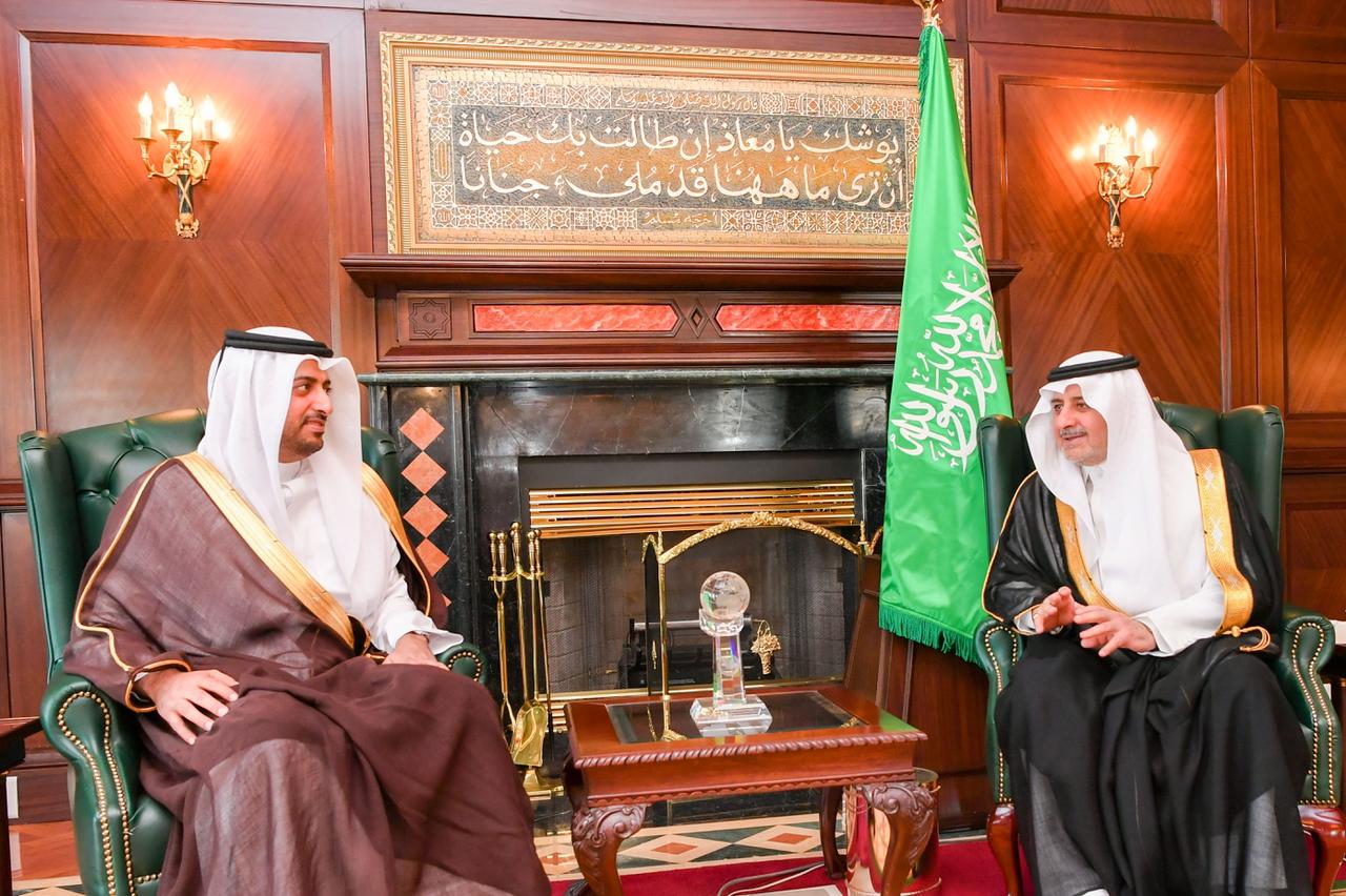 أمير منطقة تبوك يستقبل سفير دولة قطر لدى المملكة