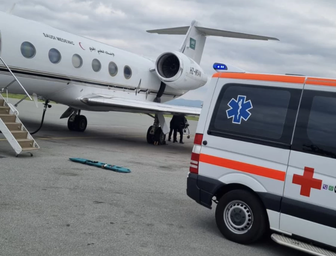 إنفاذاً لتوجيهات القيادة .. نقل مواطنة بطائرة إخلاء طبي من كوسوفا إلى المملكة لاستكمال علاجها
