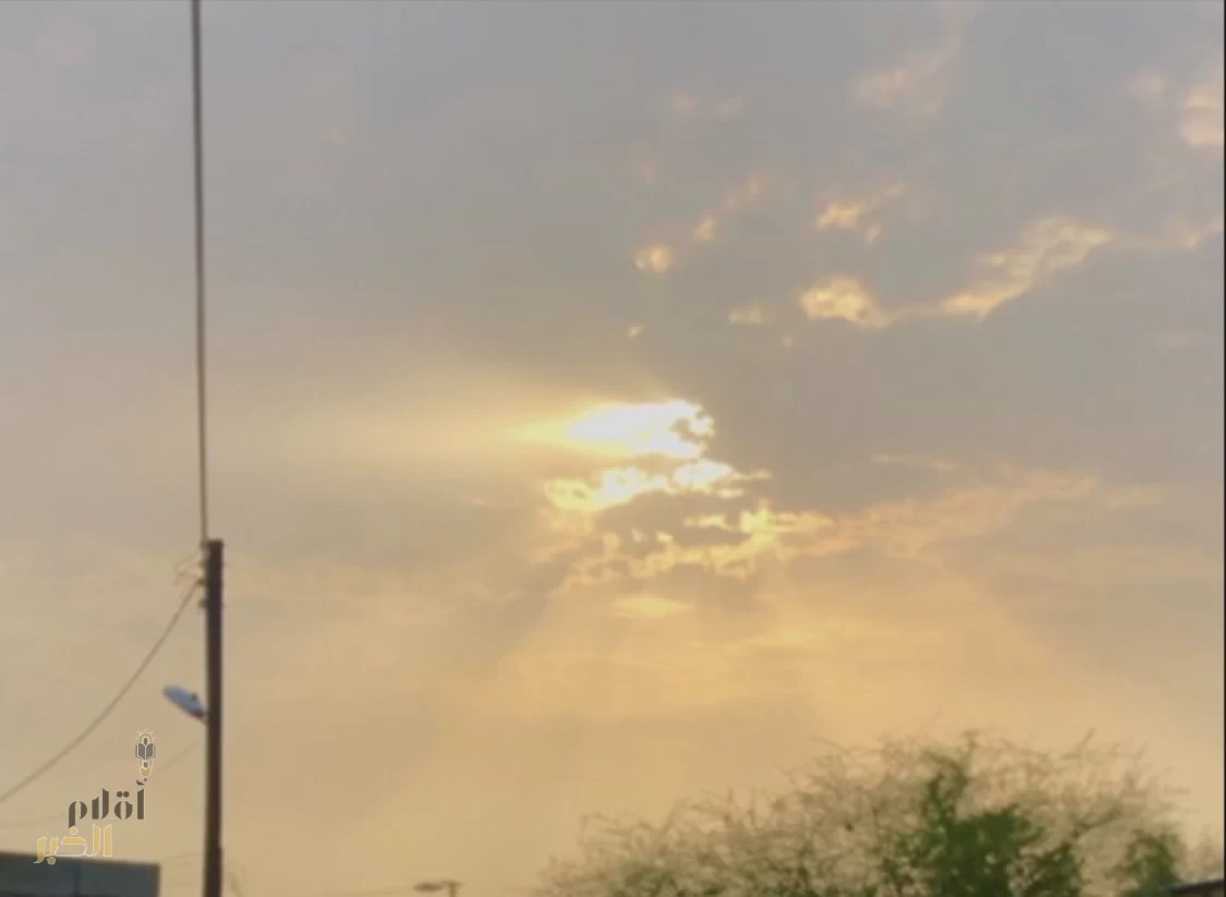 لحظة غروب الشمس بإحدى قرى منطقة جازان
