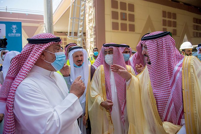 سمو أمير القصيم يفتتح مشروعي طريق الملك عبدالله وطريق الأمير نايف ببريدة