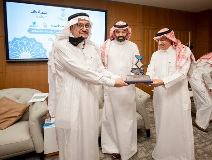  وزير التعليم يكرم داعمي مبادرة "التمكين الرقمي" لتوفير 50 ألف جهاز لوحي لطلبة "تكافل" بحضور وزير الاتصالات