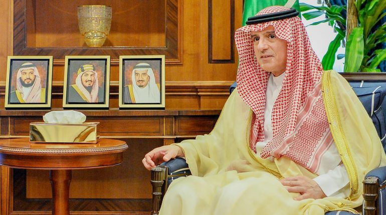 الجبير يبحث مع وزير خارجية الفلبين تعزيز العلاقات بين البلدين