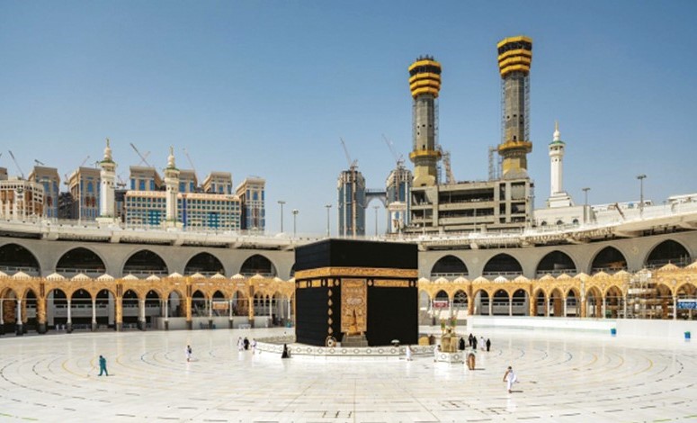 "شؤون الحرمين" توفر 300 جهاز آلي حديث لتعقيم اليدين بالمسجد الحرام