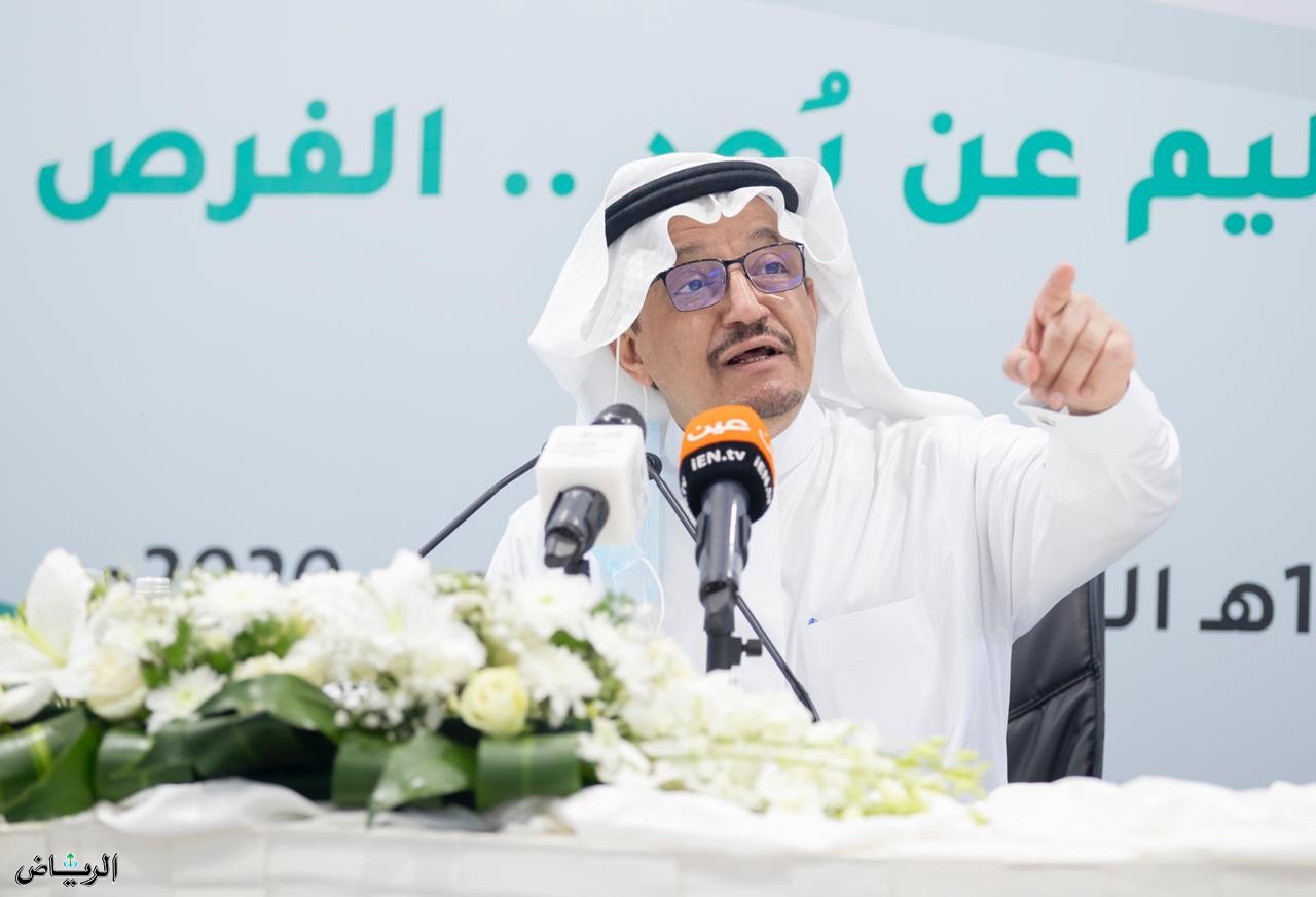 وزير التعليم يعلن اعتماد تدريس اللغة الإنجليزية ابتداءً من الصف الأول
