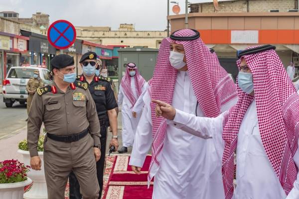 أمير الباحة يطلع على مراحل تطوير المنطقة المركزية