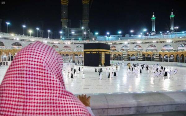 السديس يدعو المعتمرين للالتزام بالإجراءات الاحترازية