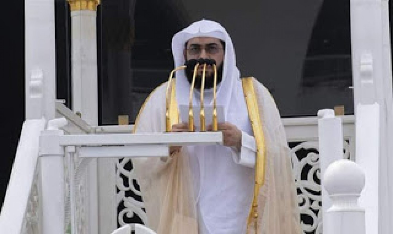 خطيب الحرم المكي: أهل القلوب السليمة هم أهنأ الناس عيشا وأصلحهم بالًا وأحسنهم حالًا
