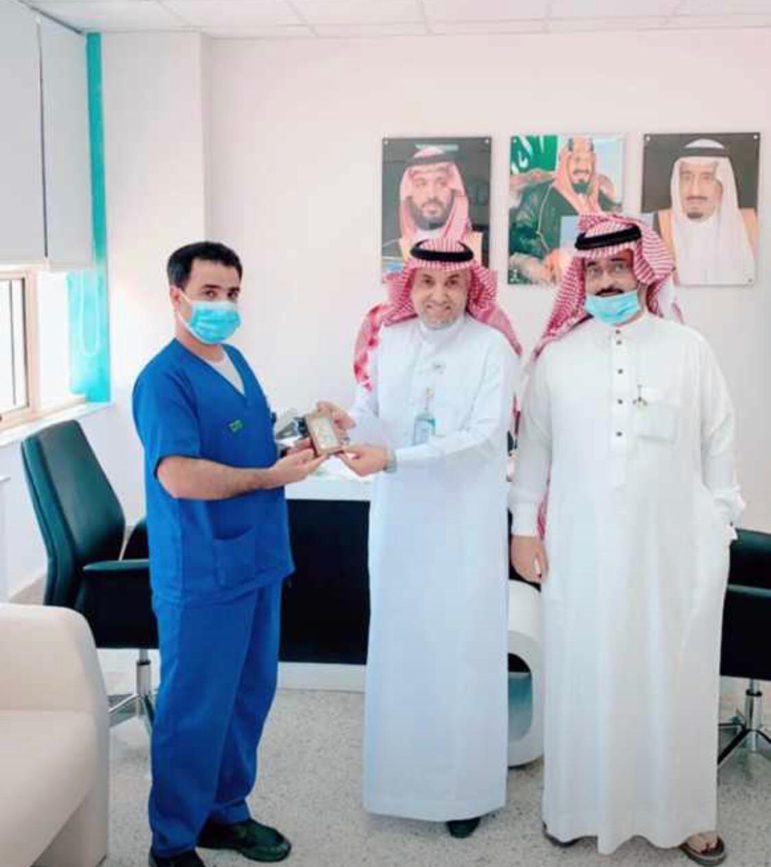النخيفي يكرم المشاركون المتميزون في يوم الوطن