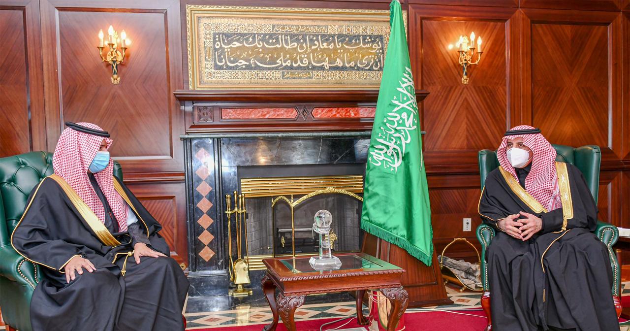 أمير تبوك يستقبل معالي نائب وزير الموارد البشرية والتنمية الاجتماعية