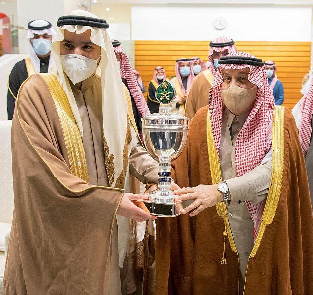 3383828e-de21-46a8-8e22-a7191e5dc1fa