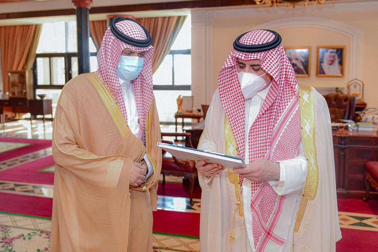 سمو أمير منطقة تبوك يطلع على التقرير السنوي للإدارة العامة للتدريب التقني والمهني بالمنطقة