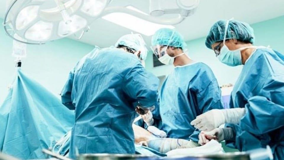 تضمن استئصالاً كاملاً للمعدة.. تدخل جراحي ينقذ حياة طفل يعاني عيبًا خلقيًا في نجران