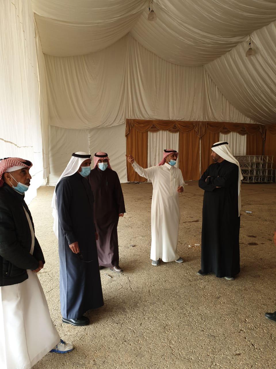 اللواء الداود ينقل معايدة سمو الأمير عبدالعزيز بن سعود للمنومين بمستشفى قوى الأمن بمكة