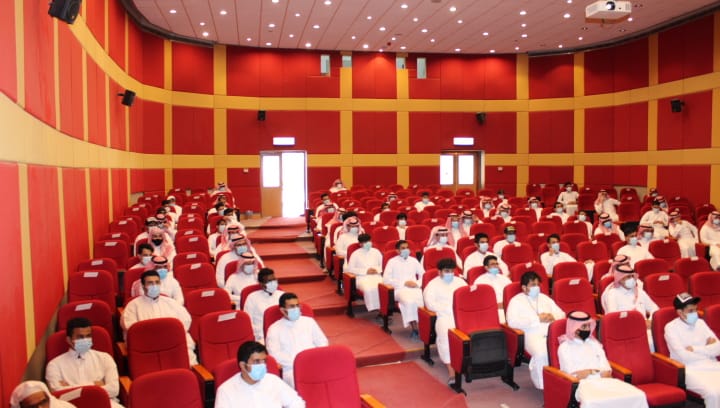 كلية الاتصالات بالرياض تنظم برنامجاً تعريفياً للمستجدين