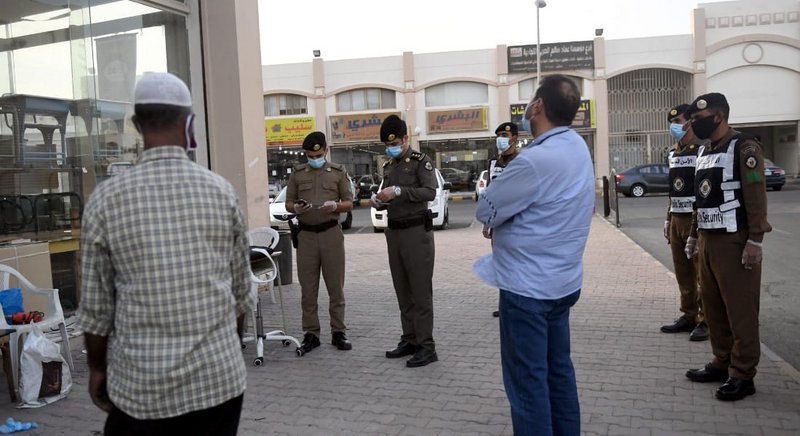 جدة.. جولة ميدانية بعدد من الأسواق للتأكد من تطبيق التباعد الجسدي ولبس الكمامات