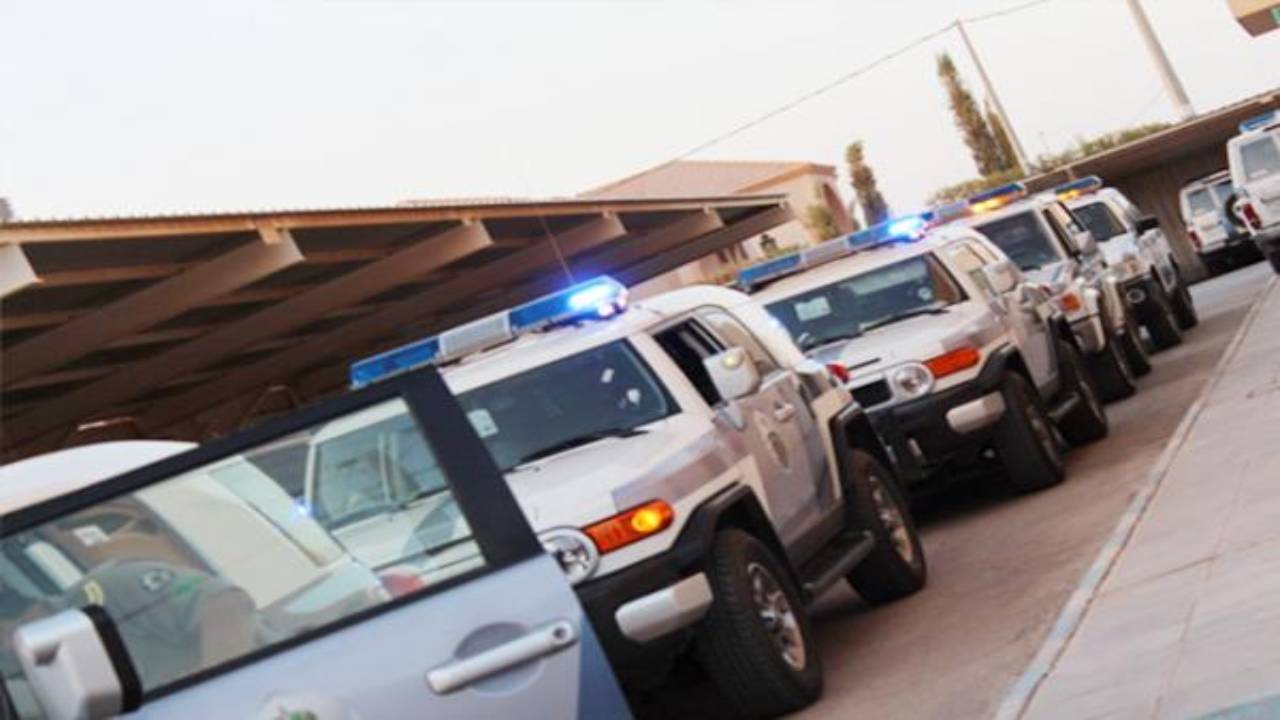 القبض على 5 متهمين سرقوا 150 ألف ريال ومجوهرات بـ1.2 مليون من منزل بالمدينة المنورة