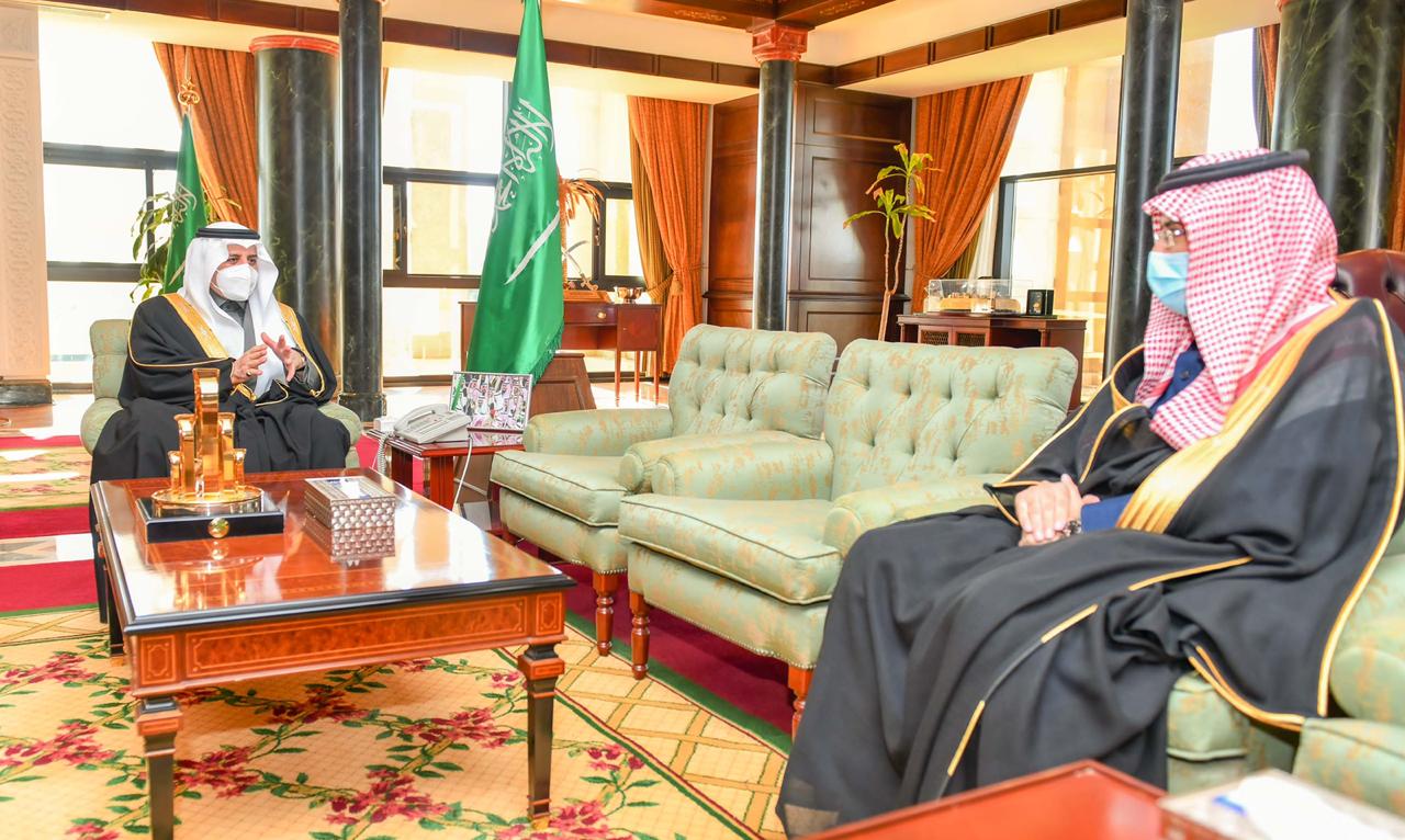 أمير تبوك يطلع عى جهود الشؤون الصحية بالمنطقة