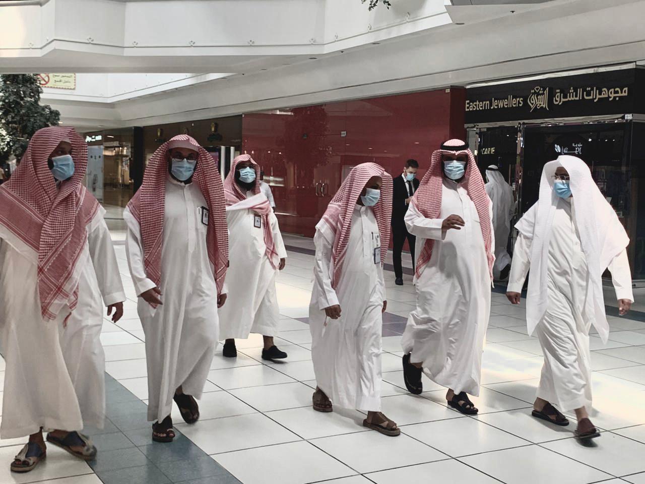 مدير عام فرع الرئاسة العامة لهيئة الأمر بالمعروف بالمنطقة الشرقية يقوم بجولة ميدانية لمتابعة تنفيذ حملة (الصلاة نور) .