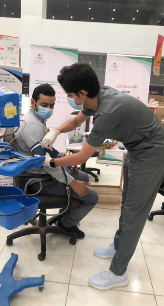 صحة حفر الباطن تفعل اليوم العالمي للسكري تحت شعار "أحمِ عائلتك" بمنشآتها الصحية