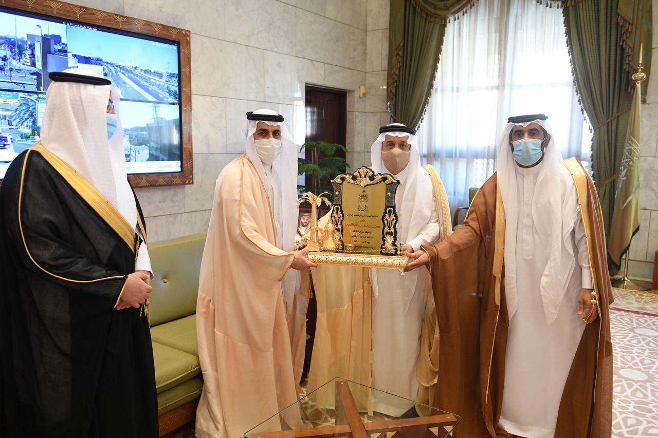 أمير الرياض يدشن المرحلة الأولى من القافلة الزراعية الإرشادية لوزارة "البيئة"