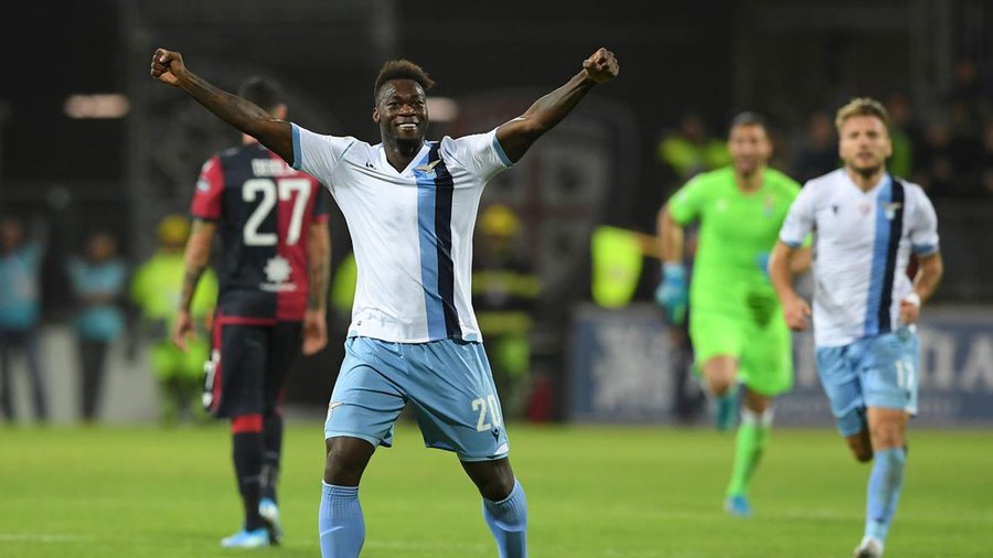 «الشباب» يوضح حقيقة المفاوضات مع مهاجم لاتسيو