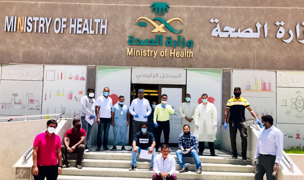 الجالية الهندية في حفر الباطن تشارك بالتبرع بالدم في اليوم الوطني الـ90