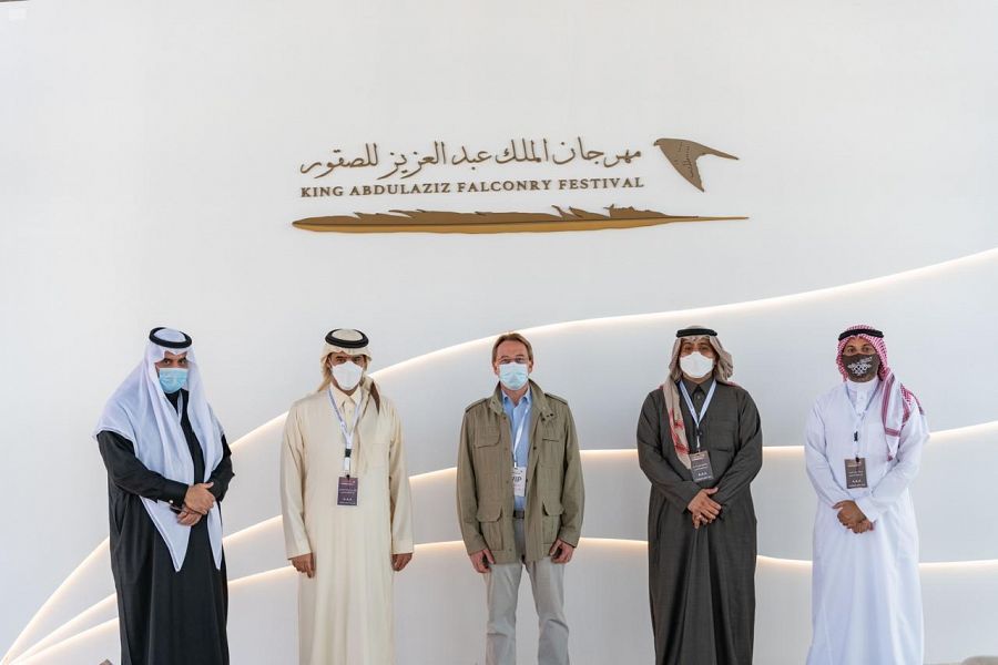 السفير الفرنسي يشيد بتطبيق الإجراءات الاحترازية لكوفيد 19 في مهرجان الملك عبدالعزيز للصقور