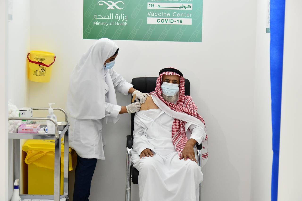 تدشين مركز لقاحات كورونا في محافظة جدة