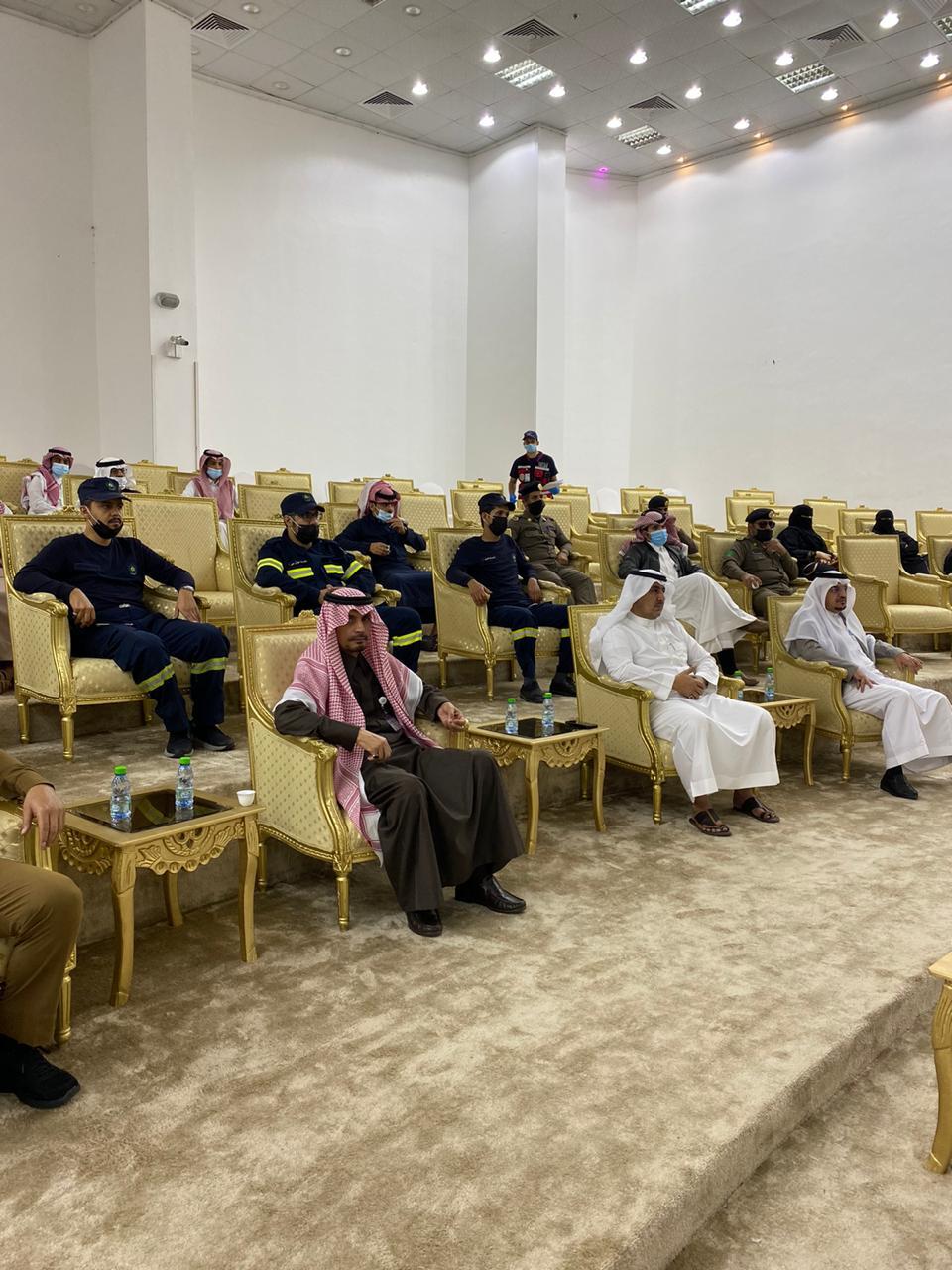 الهلال الأحمر السعودي ينفذ برنامج سمو أمير منطقة عسير"كن مسعفاً" بمركز بللسمر.