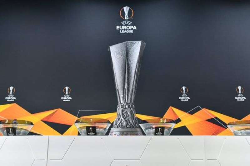 يوروبا ليغ: قرعة سهلة للأندية الإنكليزية وصعبة على نابولي وميلان