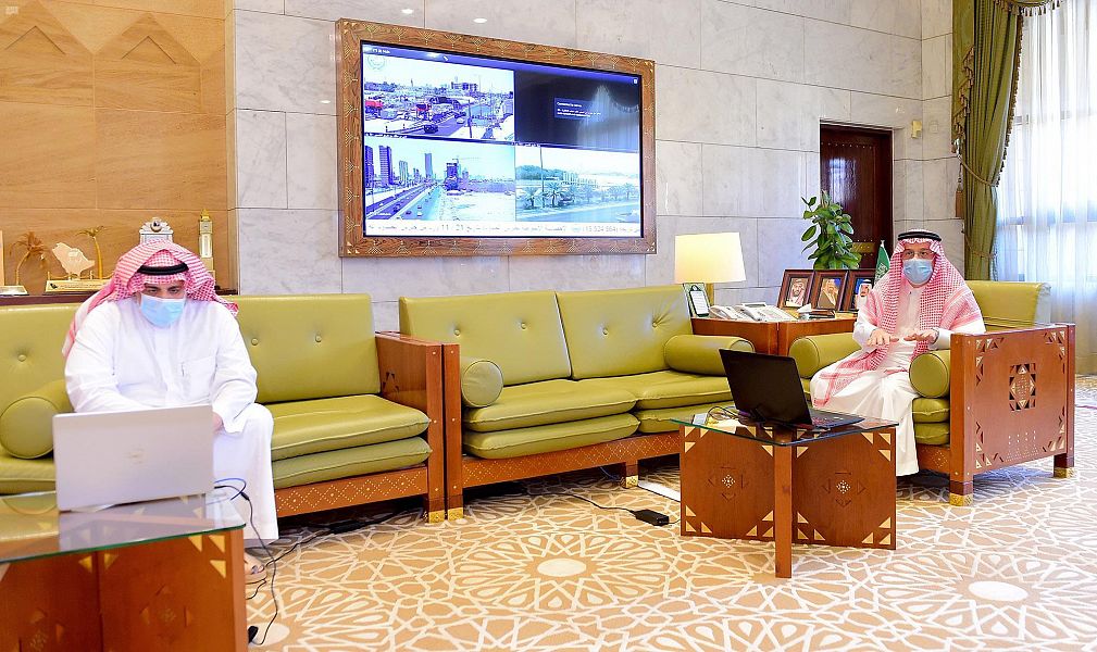 سمو أمير #الرياض يدشن منظومة إنجاز الإلكترونية المطورة بالإمارة.