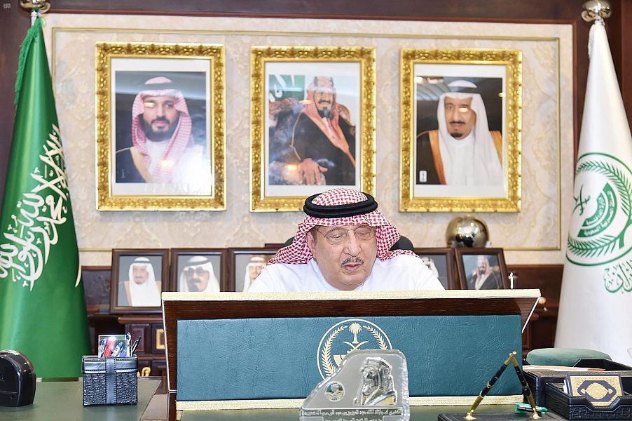 سمو أمير جازان يدشن المرحلة الأولى من نظام الطاقة الشمسية البديلة بالإمارة