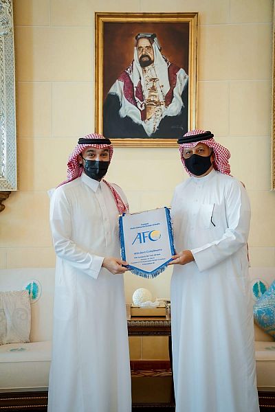 سمو وزير الرياضة يلتقي برئيس الاتحاد الآسيوي لكرة القدم في البحرين