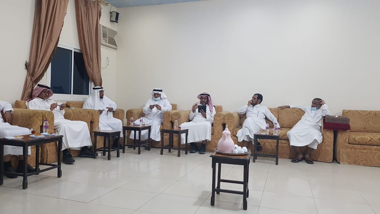 لقاء تربوي لأساتذة المتوسطة الاولى بأبها ..