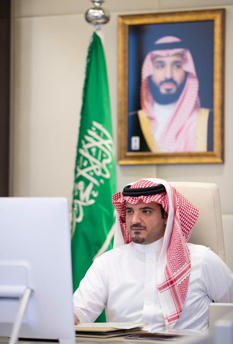 وزير الداخلية يعقد اجتماعًا مع قيادات القطاعات الأمنية وقادة أمن الحج