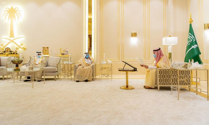 سمو الأمير حسام بن سعود يتسلم التقرير السنوي لأعمال ومنجزات المجلس البلدي لمدينة الباحة